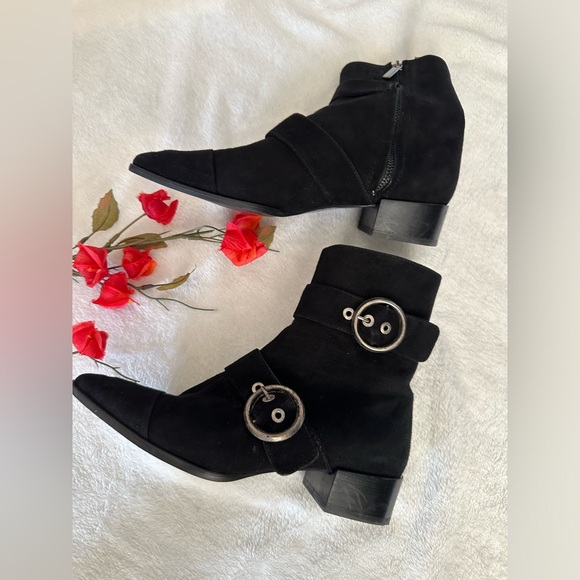 Zara | Flat Suede Boots - Picture 6 of 16